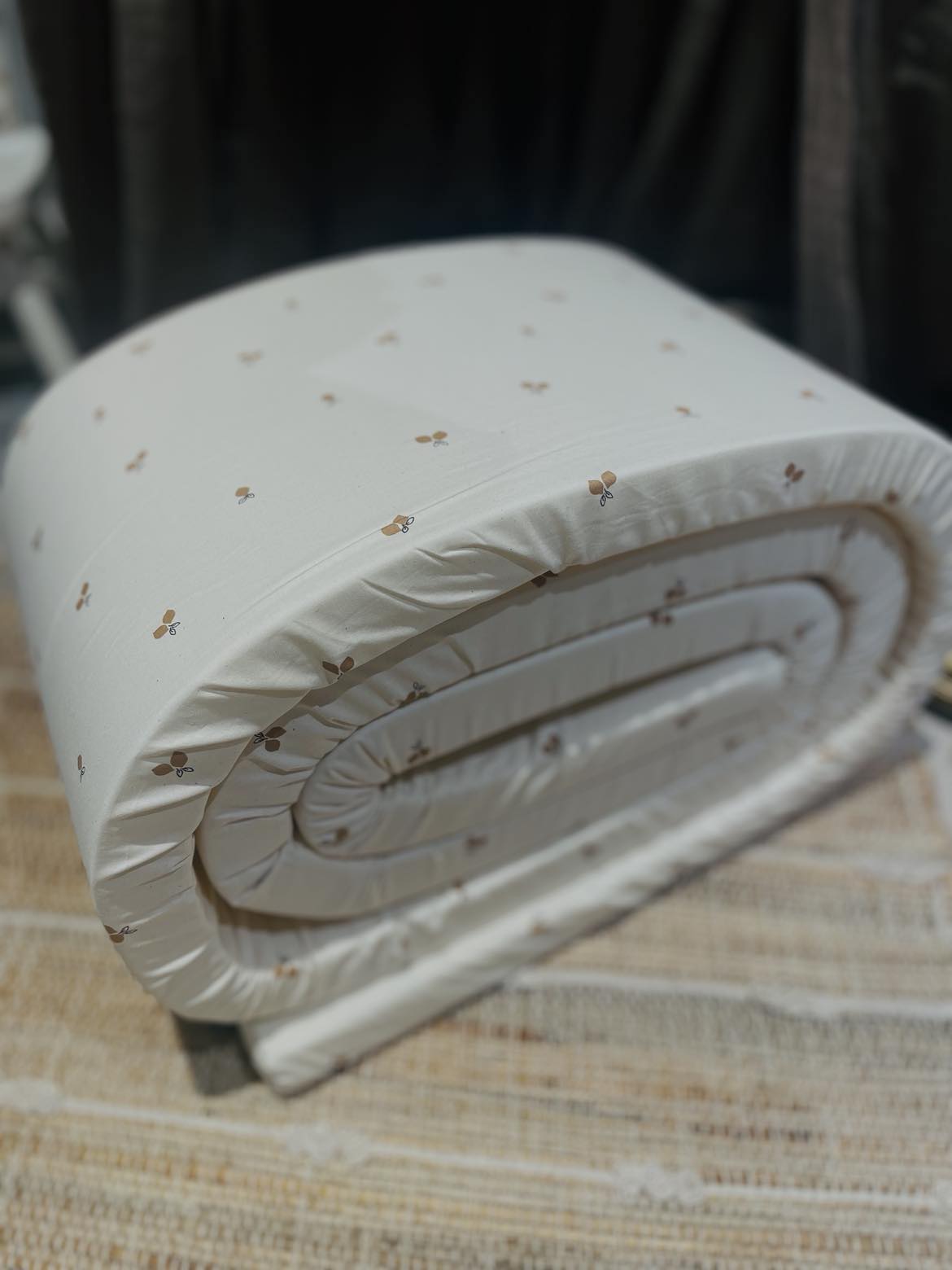 Nørgaard Madsen Sengerand, Beige Nød