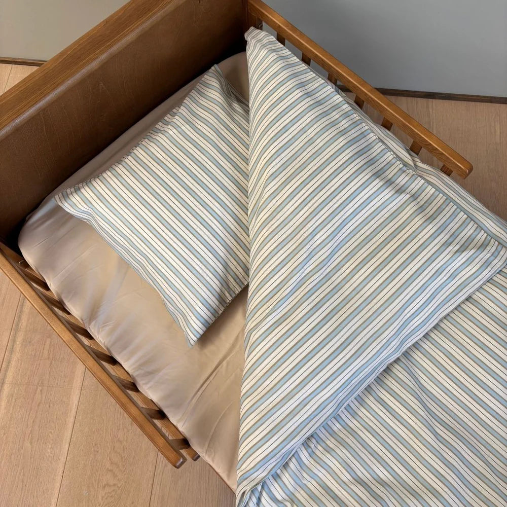 By Mats Babysengetøj, Sky Blue Stripe